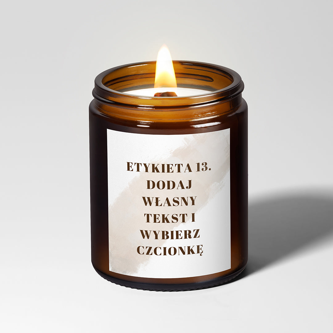 Duża świeca Kiskedves z drewnianym knotem w brązowym słoiku, ze wzorem Etykieta 13. – „dodaj własny tekst i wybierz czcionkę”